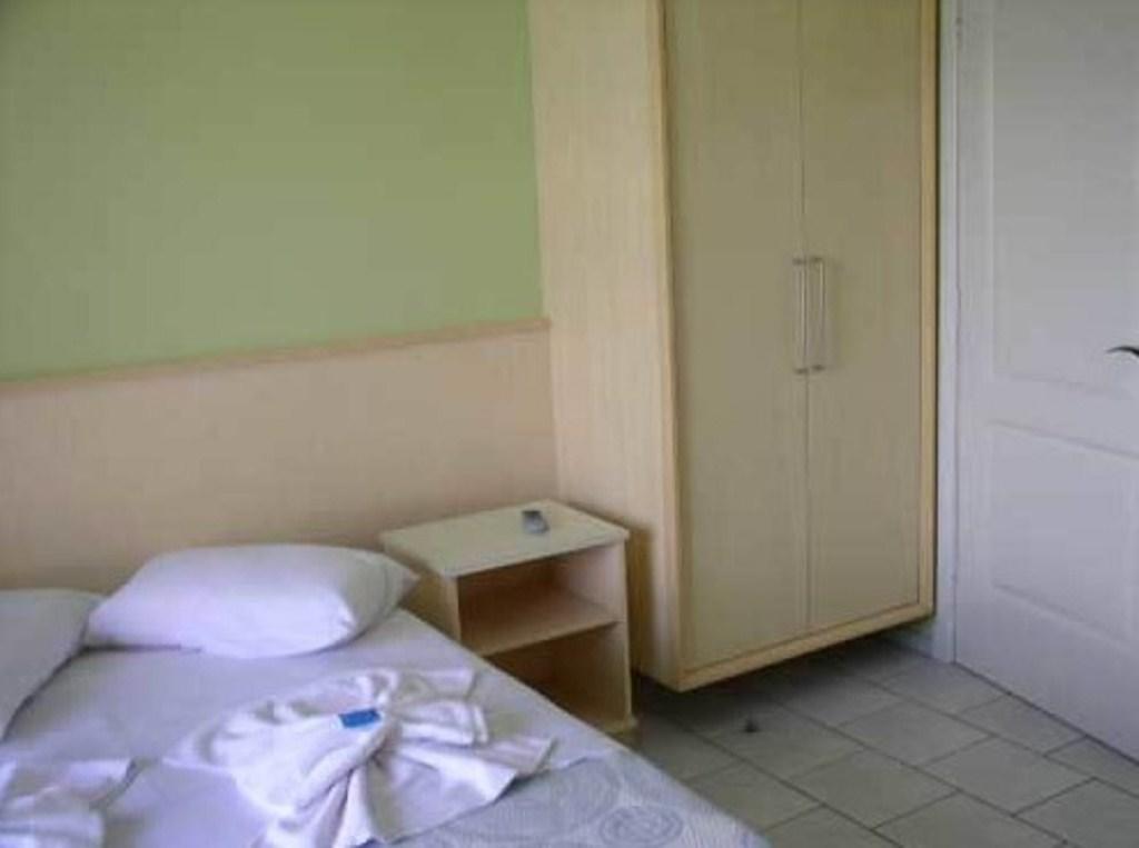 Hotel Pousada Mineirinho Balneario Praia do Leste Room photo